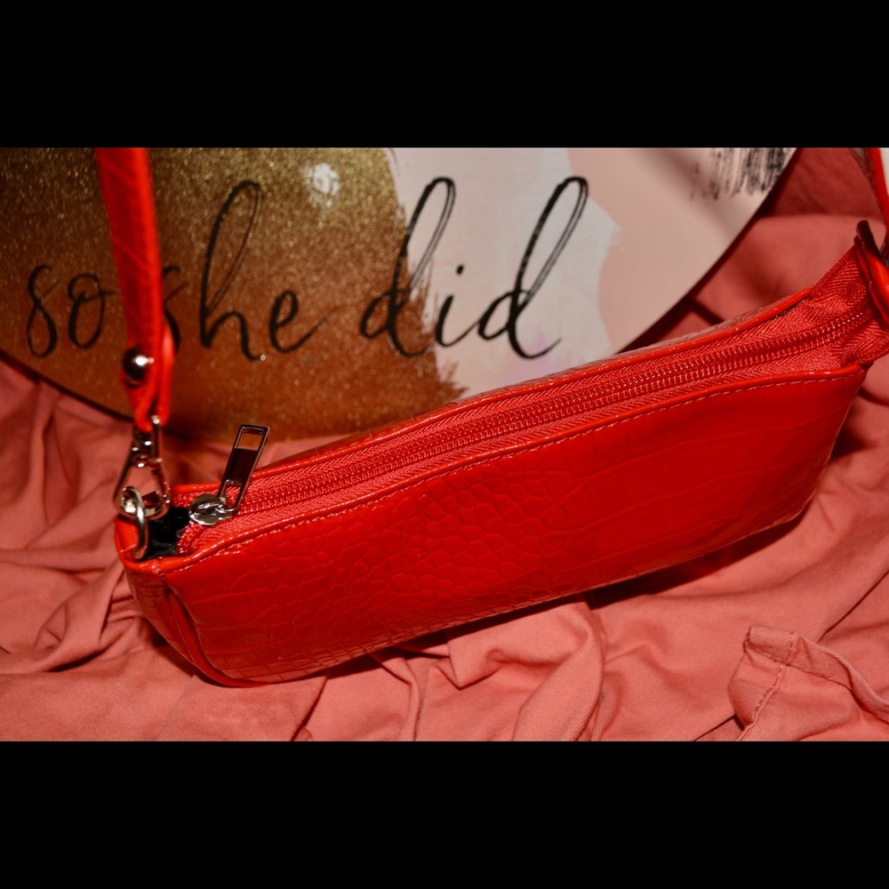 Red Purse - Picture 12 of 12